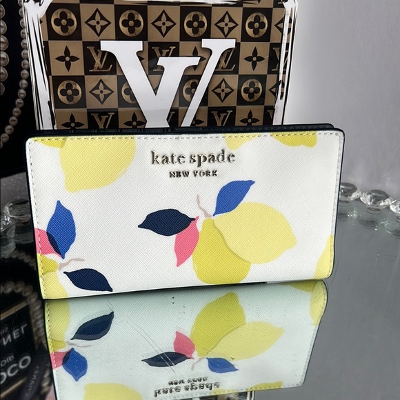 KATE SPADE NWOT Cameron Lemon Zest WLRU6141 Large Slim Bifold Wallet - Picture 1 of 10